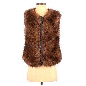 BB Dakota M brown faux fur brass toggle closure‎ cropped lined retro vest